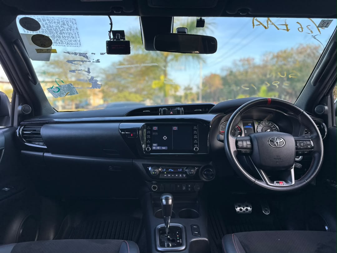 TOYOTA HILUX DOUBLE CABIN thumbnail 6